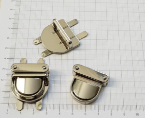 Замок для сумки. Никель 30х30 мм
