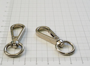 Карабин для сумки. Никель 13 мм