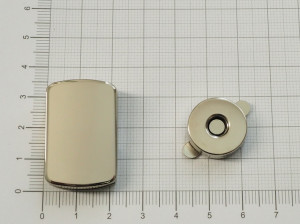 Замок для сумки на магните. Никель 21х33 мм