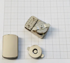 Замок для сумки на магните. Никель 21х33 мм