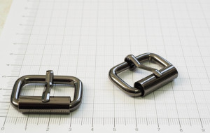 Пряжка с роликом. Черный никель (25 мм)